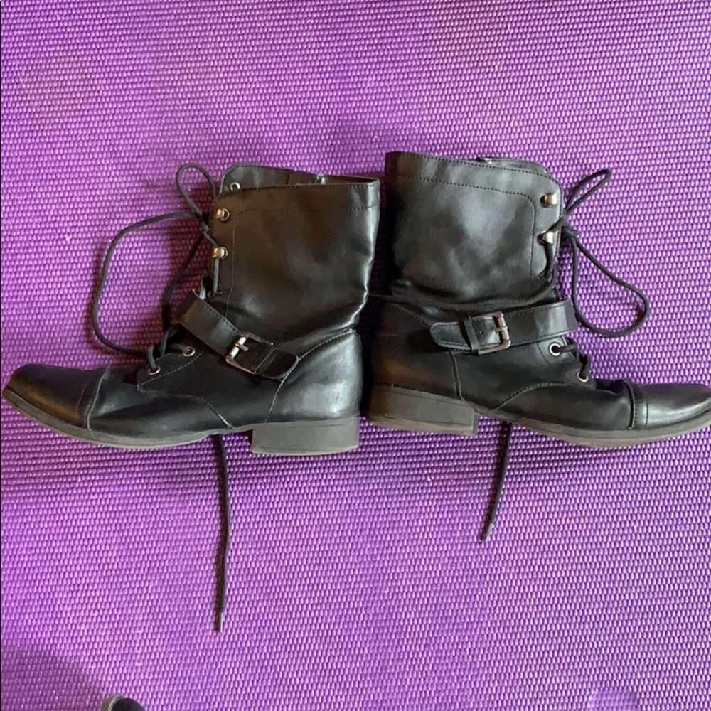 Combat boots